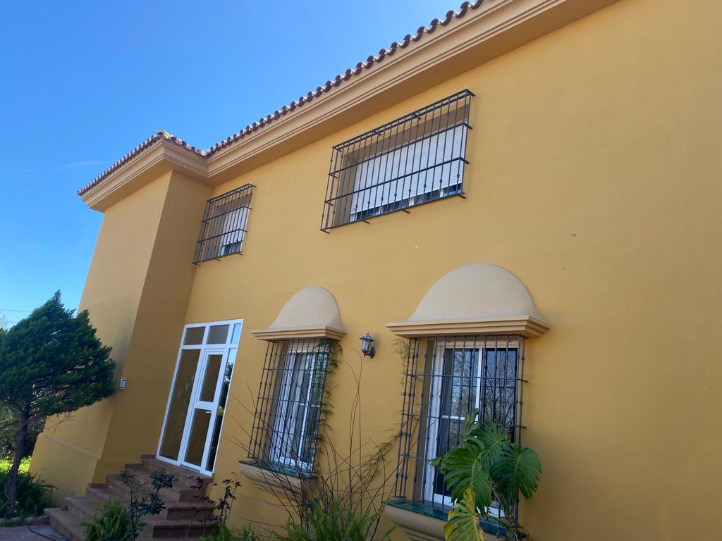 villa independiente con casita de invitados!!!