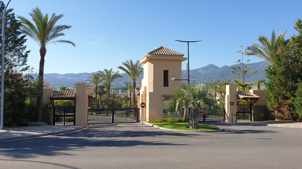 APARTAMENTO DE LUJO EN URBANIZACION DE ALTO STANDING!!